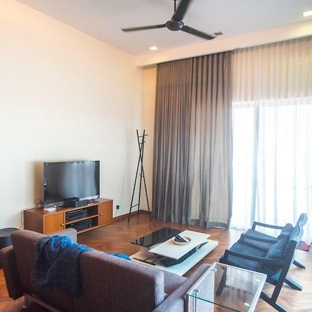 The Suites At Waterside Straits Quay By Plush Bagan Jermal Dış mekan fotoğraf