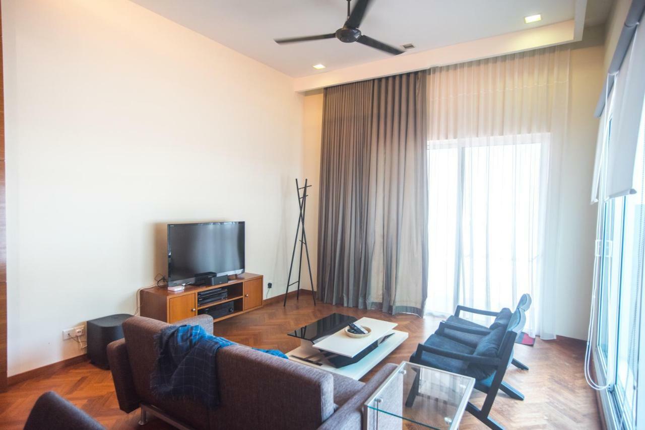 The Suites At Waterside Straits Quay By Plush Bagan Jermal Dış mekan fotoğraf