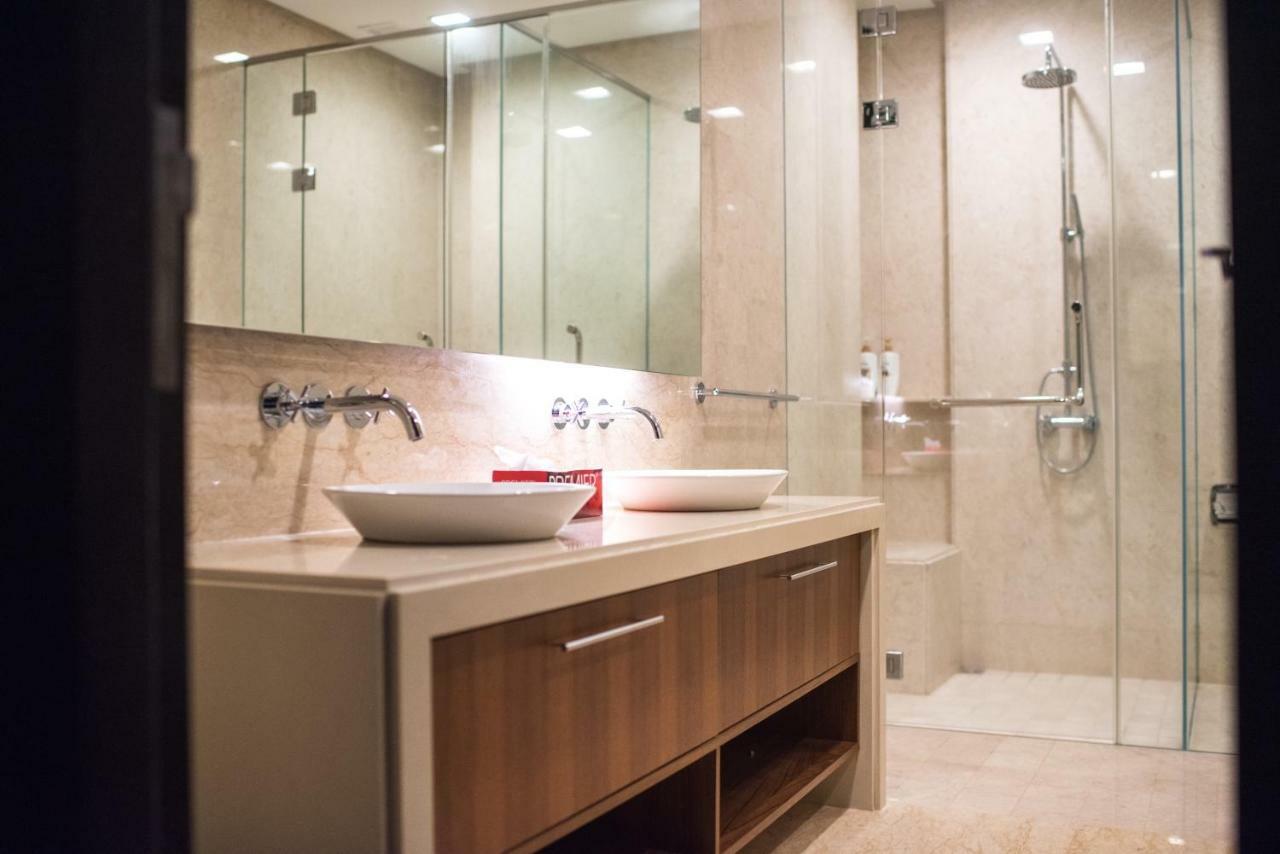 The Suites At Waterside Straits Quay By Plush Bagan Jermal Dış mekan fotoğraf