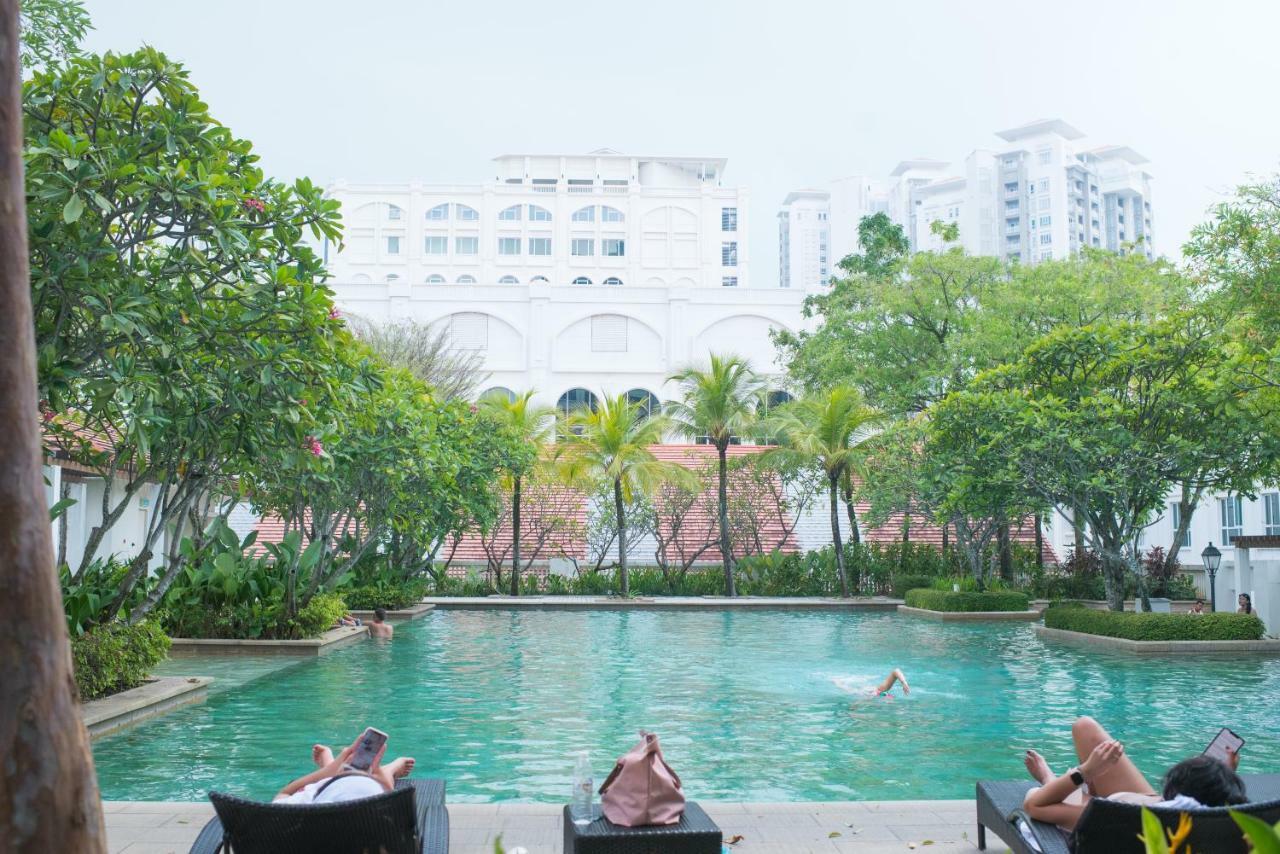 The Suites At Waterside Straits Quay By Plush Bagan Jermal Dış mekan fotoğraf