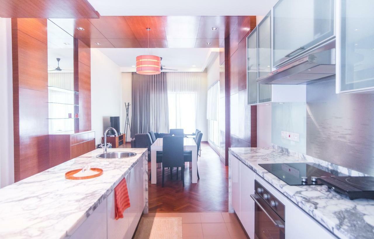 The Suites At Waterside Straits Quay By Plush Bagan Jermal Dış mekan fotoğraf